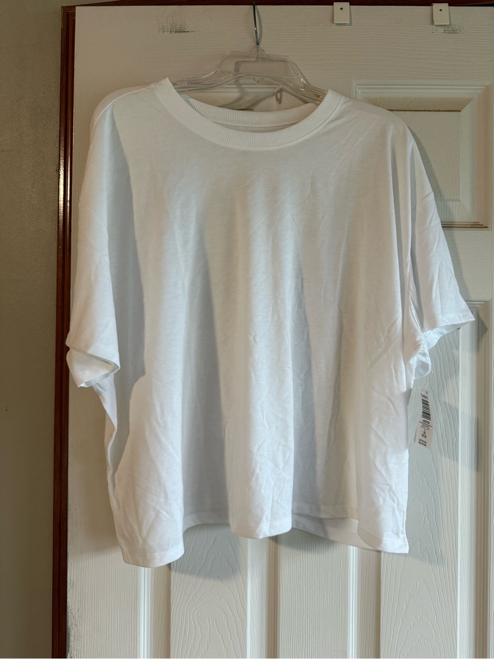 torrid White Short Sleeve Crewneck Crop top